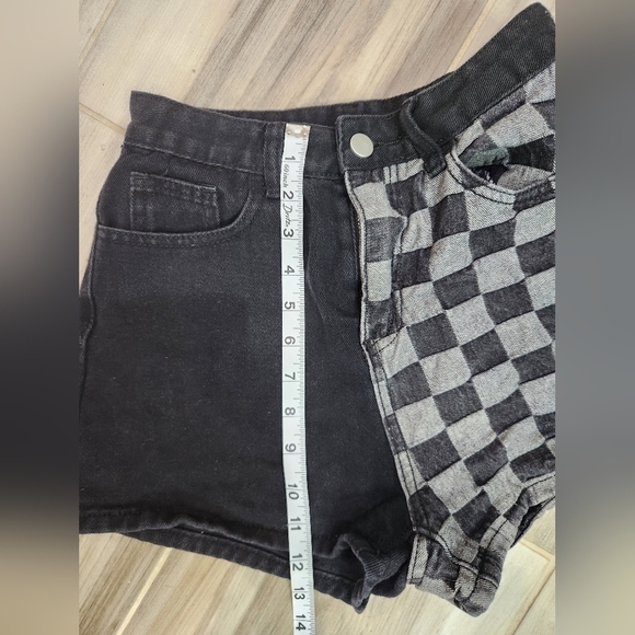 Romwe Checkered Black Denim Jigh Waisted Shorts Size 4 - Picture 4 of 7